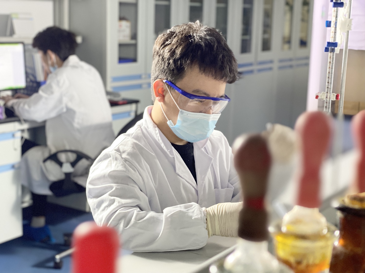 GZXZEP engineer performing a jar test with water samples of different clarity